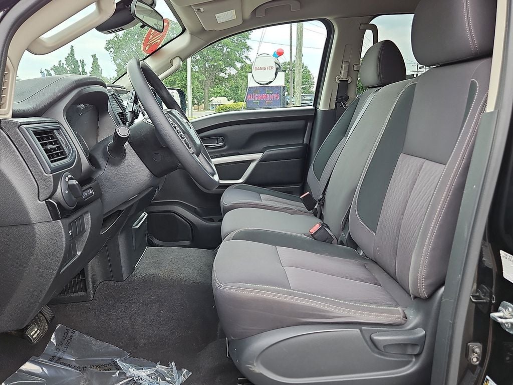 2022 Nissan Titan SV