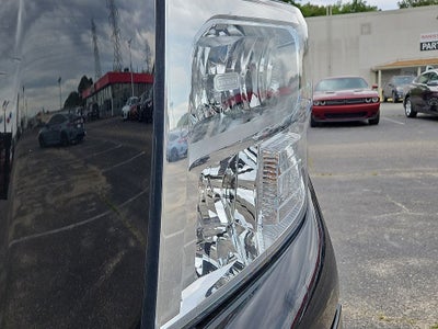 2022 Nissan Titan SV