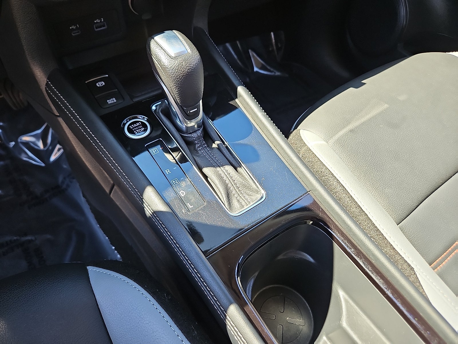 2022 Nissan Kicks SR