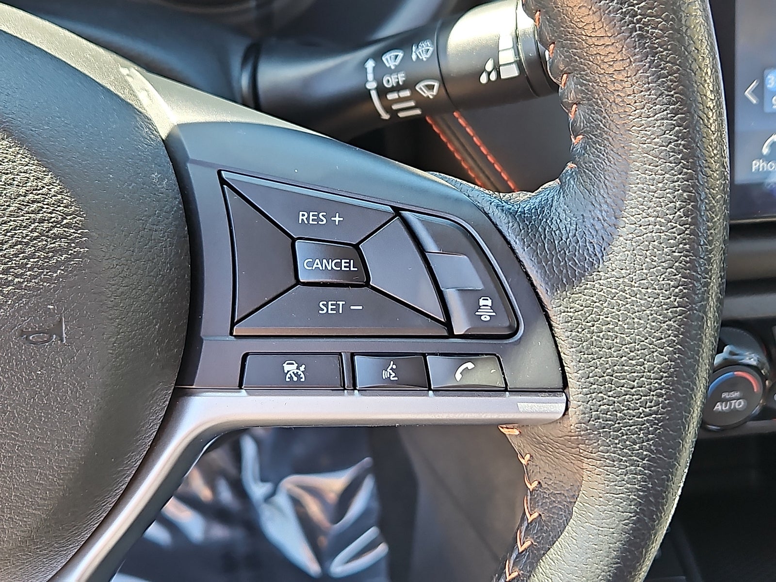 2022 Nissan Kicks SR