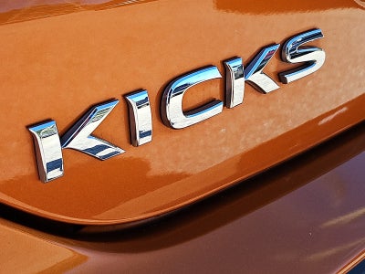 2022 Nissan Kicks SR
