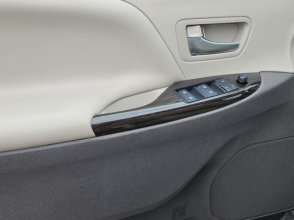 2020 Toyota Sienna XLE