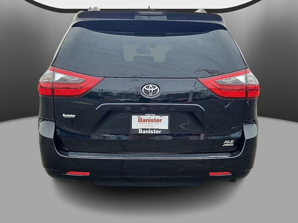 2020 Toyota Sienna XLE