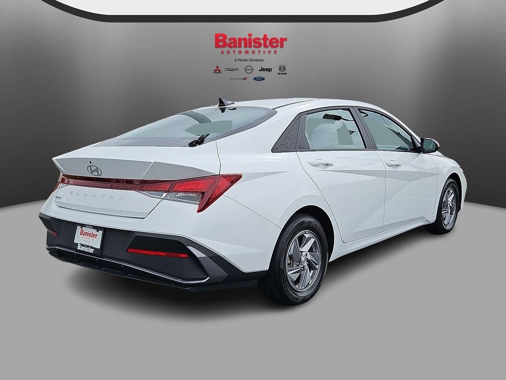 2024 Hyundai Elantra SE