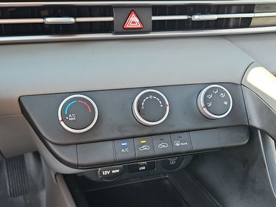 2025 Hyundai Elantra SE