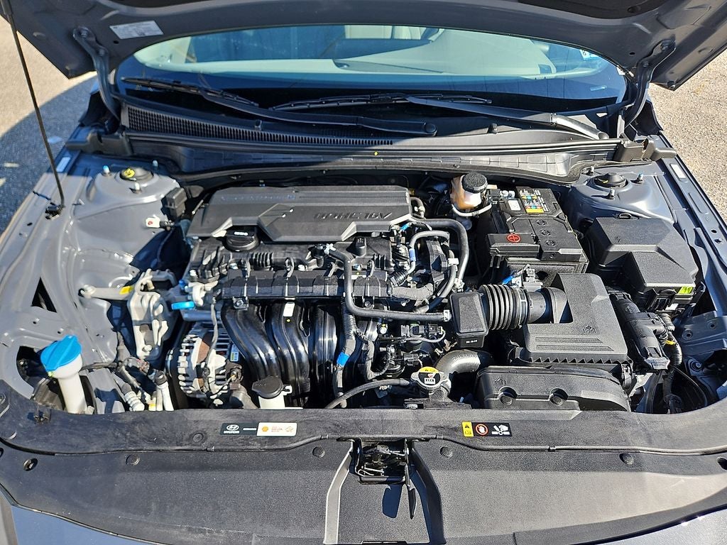 2025 Hyundai Elantra SE