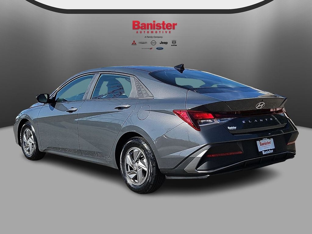 2025 Hyundai Elantra SE
