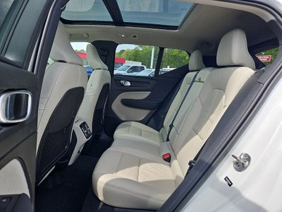 2023 Volvo XC40 Plus Bright Theme