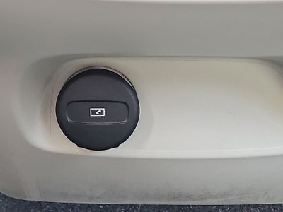 2023 Volvo XC40 Plus Bright Theme