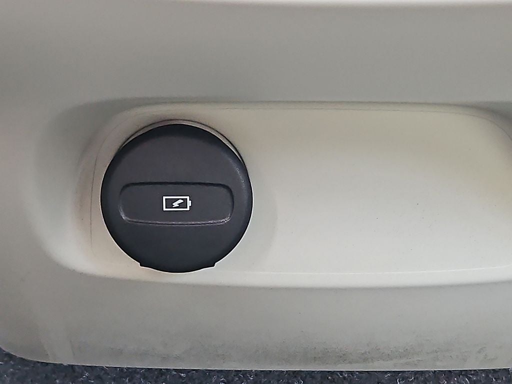 2023 Volvo XC40 Plus Bright Theme