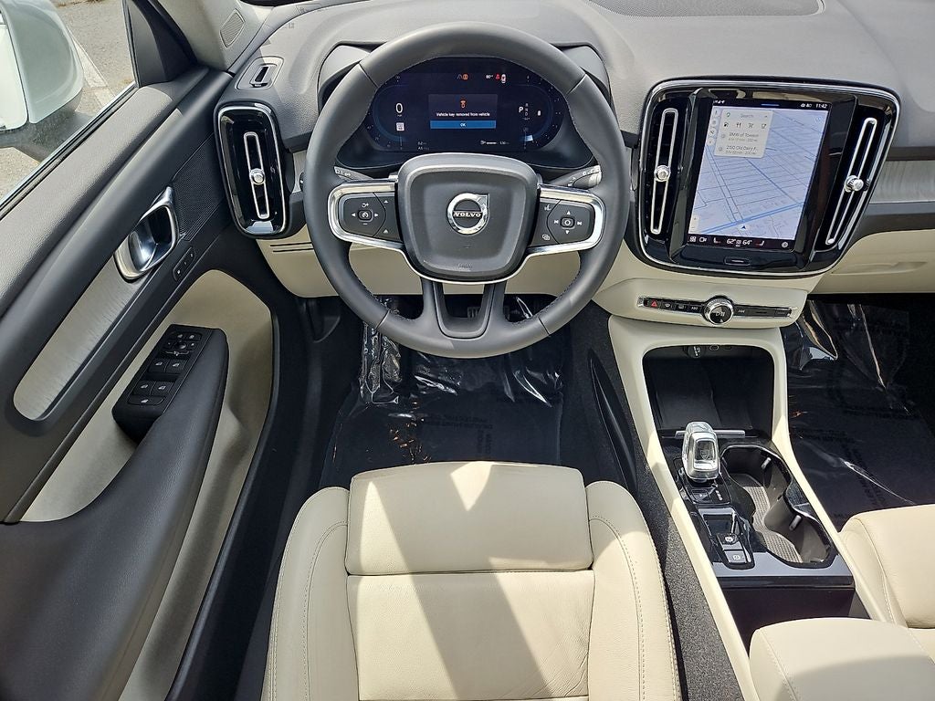 2023 Volvo XC40 Plus Bright Theme