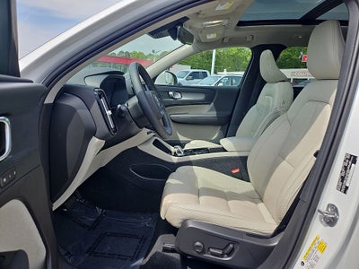 2023 Volvo XC40 Plus Bright Theme