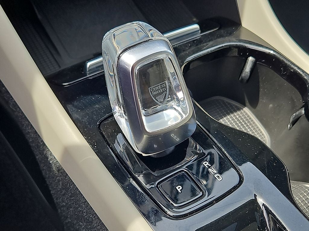 2023 Volvo XC40 Plus Bright Theme