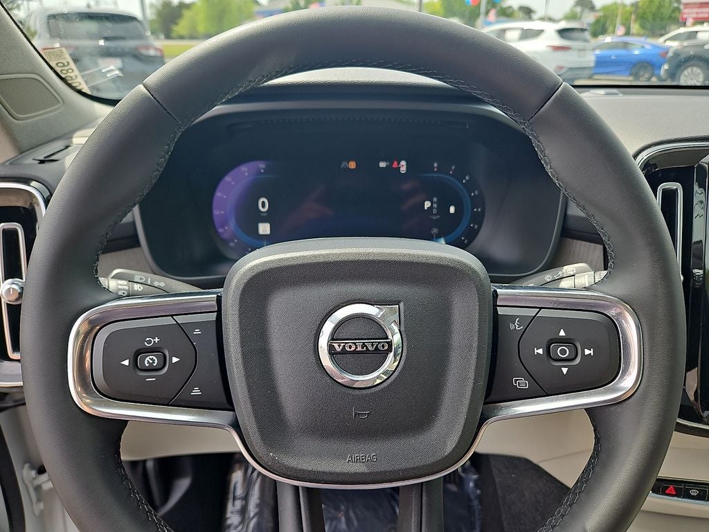 2023 Volvo XC40 Plus Bright Theme
