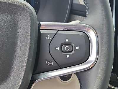 2023 Volvo XC40 Plus Bright Theme