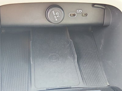 2023 Volvo XC40 Plus Bright Theme