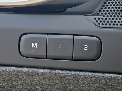 2023 Volvo XC40 Plus Bright Theme