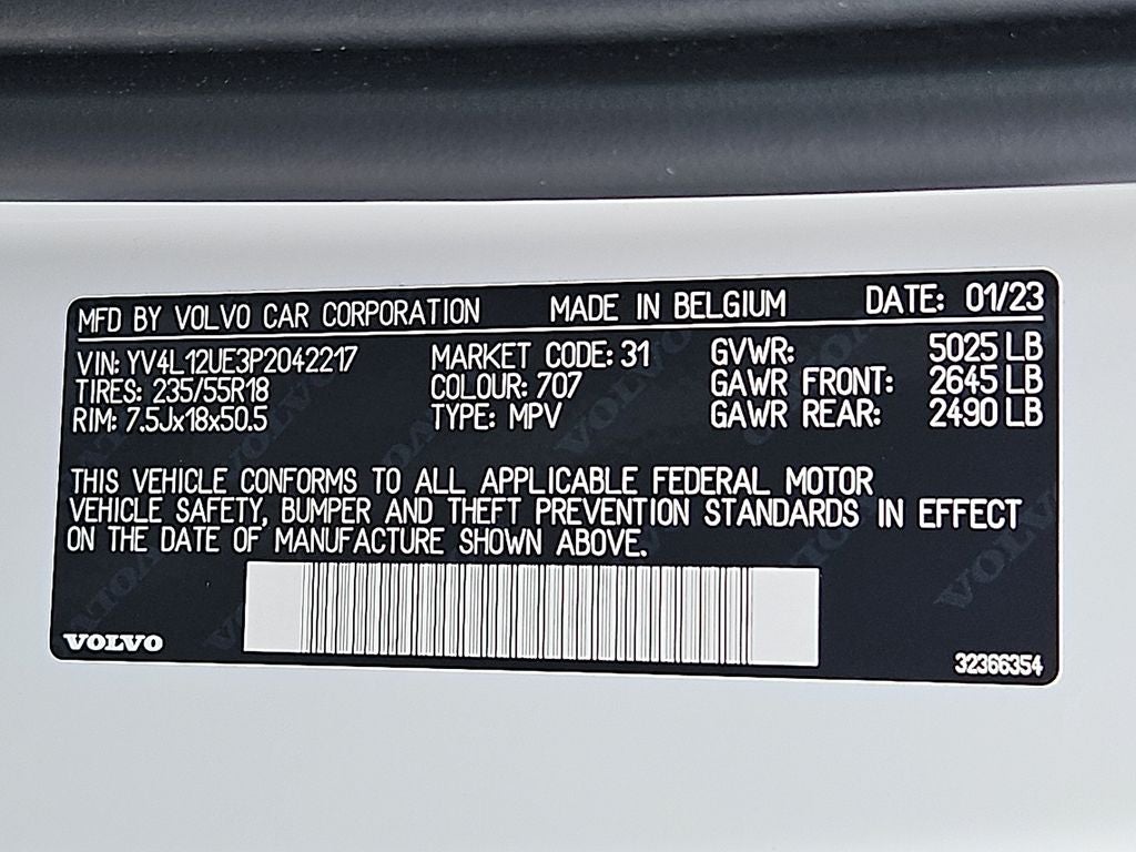 2023 Volvo XC40 Plus Bright Theme