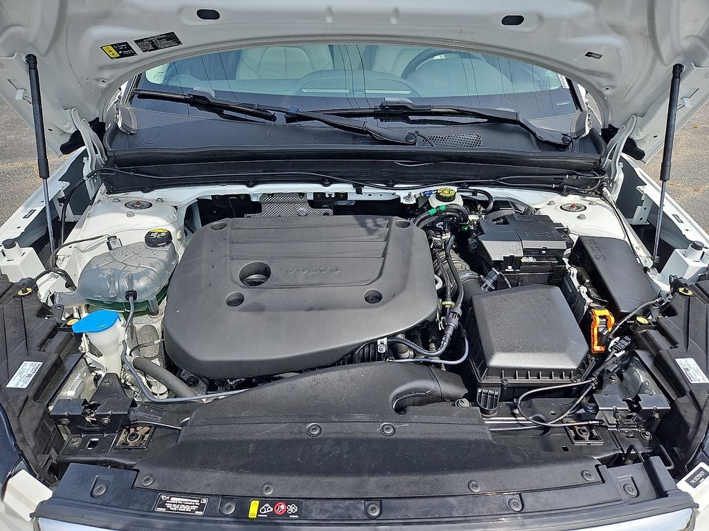 2023 Volvo XC40 Plus Bright Theme