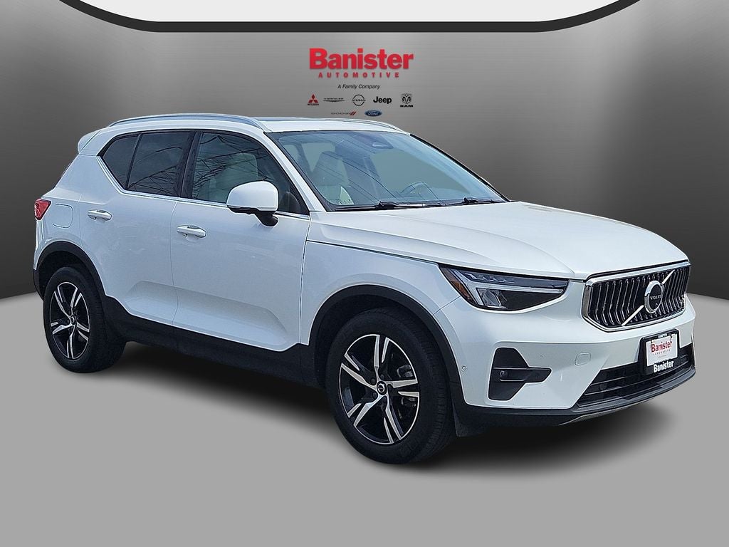 2023 Volvo XC40 Plus Bright Theme