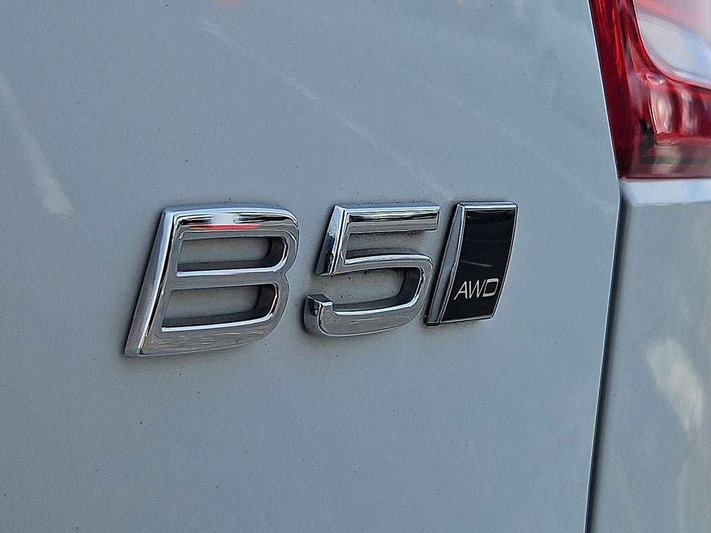 2023 Volvo XC40 Plus Bright Theme