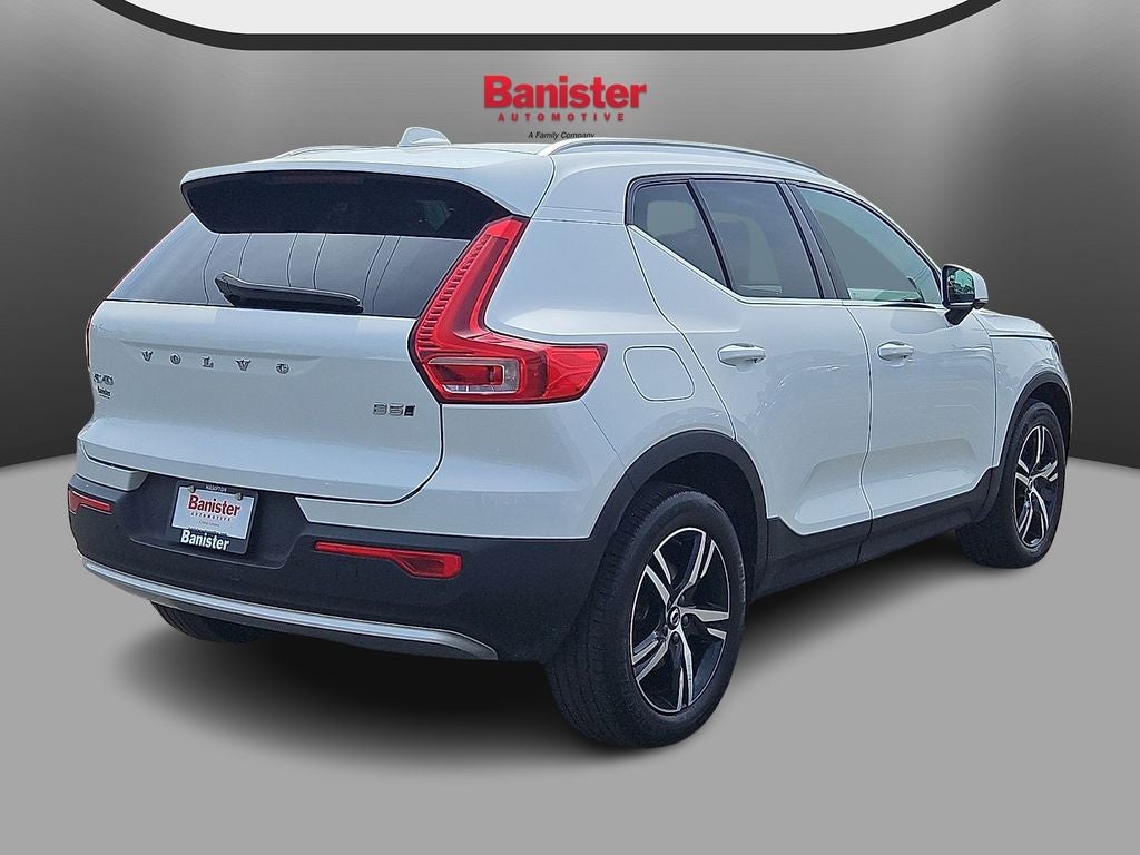 2023 Volvo XC40 Plus Bright Theme