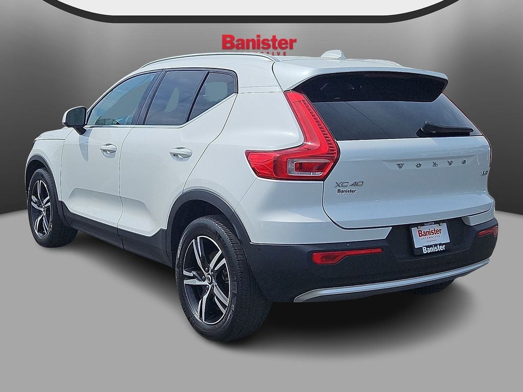 2023 Volvo XC40 Plus Bright Theme