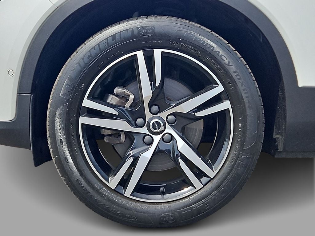 2023 Volvo XC40 Plus Bright Theme